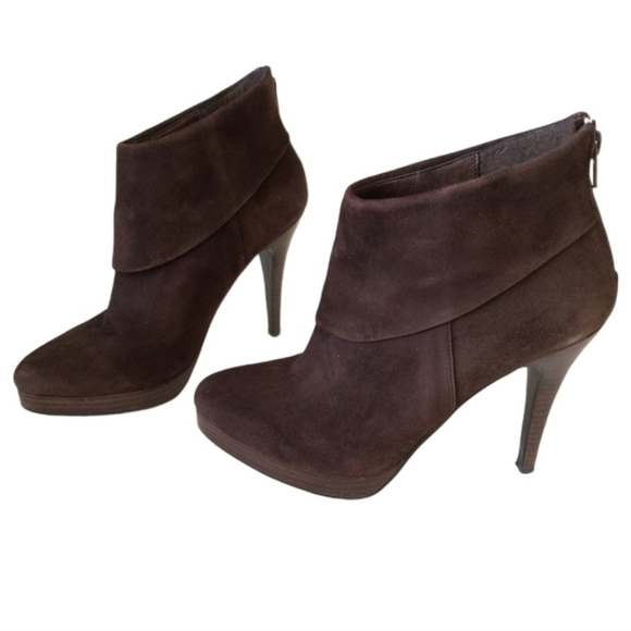 3 for $30! SALE Steve Madden Trishia Brown Suede Ankle Booties - Picture 1 of 10
